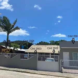 Brasil Tourist No Centro De Bombinhas